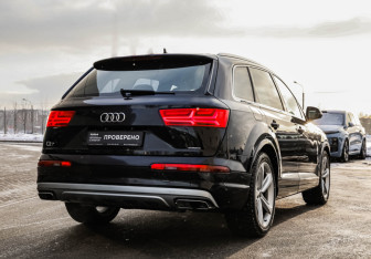 Подержанный автомобиль Audi Q7 2019 года (7 фото)