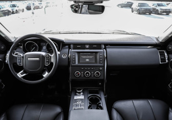 Подержанный автомобиль Land Rover Discovery 2017 года (11 фото)