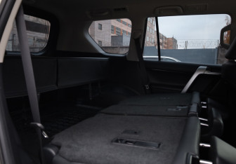 Подержанный автомобиль Toyota Land Cruiser Prado 2019 года (15 фото)