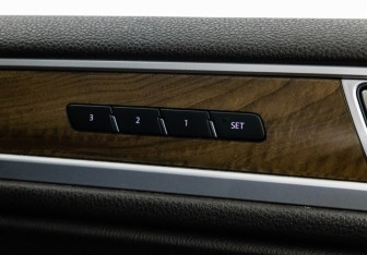 Подержанный автомобиль Volkswagen Touareg 2017 года (21 фото)