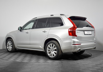 Подержанный автомобиль Volvo XC90 2019 года (7 фото)