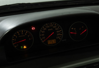 Подержанный автомобиль Nissan X-Trail 2006 года (12 фото)