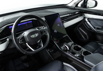 Подержанный автомобиль Geely Atlas 2023 года (11 фото)