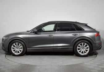 Подержанный автомобиль Audi Q8 2019 года (8 фото)