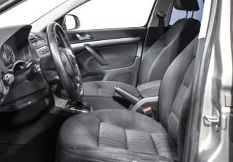 Подержанный автомобиль Skoda Octavia Liftback 2009 года (12 фото)