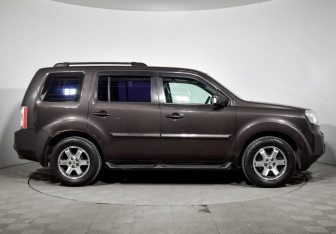 Подержанный автомобиль Honda Pilot 2013 года (4 фото)