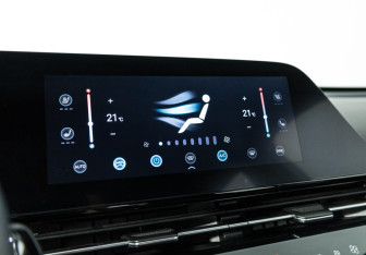 Подержанный автомобиль Omoda C5 2023 года (18 фото)