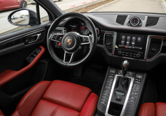 Подержанный автомобиль Porsche Macan 2016 года (13 фото)