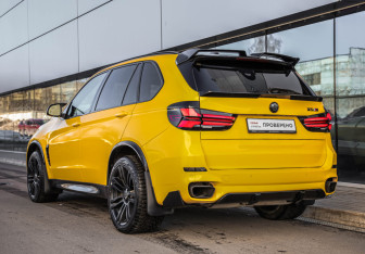 Подержанный автомобиль BMW X5 2013 года (7 фото)