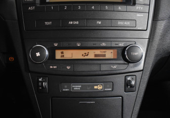Подержанный автомобиль Toyota Avensis Sedan 2009 года (15 фото)