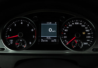 Подержанный автомобиль Volkswagen Passat Sedan 2011 года (12 фото)