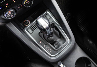 Подержанный автомобиль Volkswagen Jetta Sedan 2016 года (16 фото)