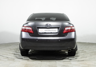 Подержанный автомобиль Toyota Camry Sedan 2008 года (6 фото)