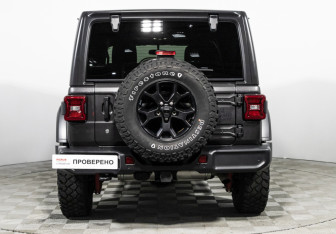 Подержанный автомобиль Jeep Wrangler 2020 года (6 фото)