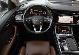 Подержанный автомобиль Audi Q8 2018 года (15 фото)