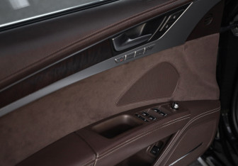 Подержанный автомобиль Audi A8 2011 года (24 фото)