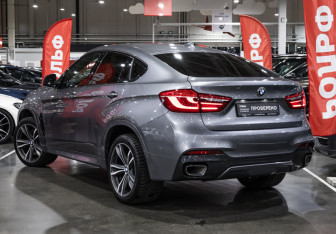 Подержанный автомобиль BMW X6 2017 года (11 фото)