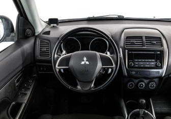 Подержанный автомобиль Mitsubishi ASX 2012 года (11 фото)