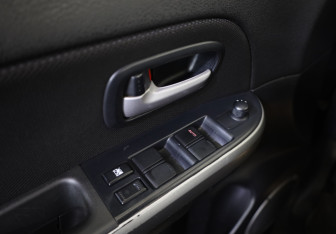 Подержанный автомобиль Suzuki Grand Vitara 2011 года (20 фото)