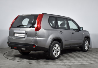 Подержанный автомобиль Nissan X-Trail 2013 года (5 фото)