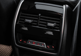 Подержанный автомобиль BMW X6 2024 года (39 фото)