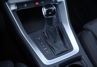 Подержанный автомобиль Audi Q3 2019 года (24 фото)