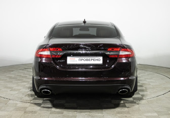 Подержанный автомобиль Jaguar XF Sedan 2015 года (6 фото)