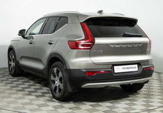 Подержанный автомобиль Volvo XC40 2021 года (7 фото)