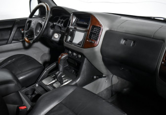 Подержанный автомобиль Mitsubishi Pajero 2005 года (13 фото)