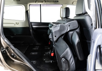 Подержанный автомобиль Mitsubishi Pajero 2017 года (30 фото)