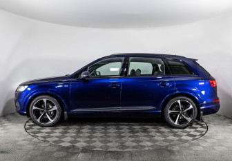 Подержанный автомобиль Audi Q7 2019 года (10 фото)