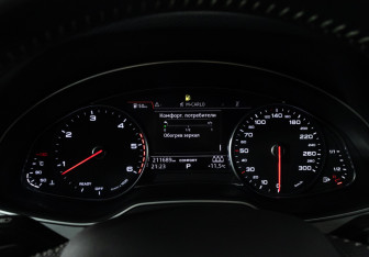 Подержанный автомобиль Audi Q7 2018 года (12 фото)