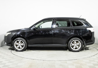 Подержанный автомобиль Mitsubishi Outlander 2013 года (8 фото)