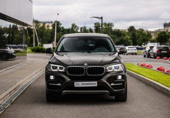 Подержанный автомобиль BMW X6 2015 года (4 фото)