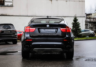 Подержанный автомобиль BMW X6 2013 года (8 фото)