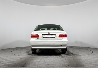 Подержанный автомобиль Fiat Albea 2010 года (6 фото)