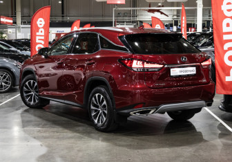 Подержанный автомобиль Lexus RX 2021 года (11 фото)