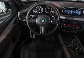 Подержанный автомобиль BMW X5 2017 года (12 фото)