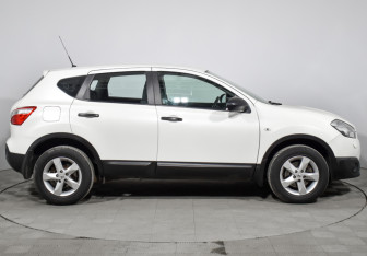 Подержанный автомобиль Nissan Qashqai 2013 года (4 фото)