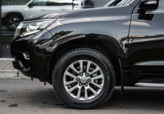 Подержанный автомобиль Toyota Land Cruiser Prado 2018 года (10 фото)