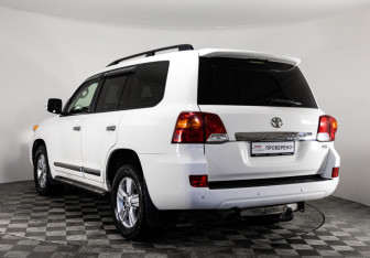 Подержанный автомобиль Toyota Land Cruiser Suv 2012 года (7 фото)