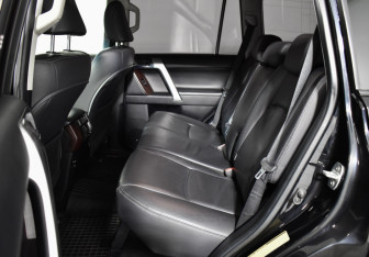 Подержанный автомобиль Toyota Land Cruiser Prado 2015 года (11 фото)