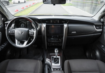 Подержанный автомобиль Toyota Fortuner 2019 года (11 фото)