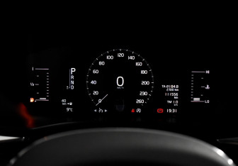 Подержанный автомобиль Volvo XC60 2019 года (20 фото)