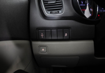 Подержанный автомобиль Kia Carnival 2016 года (17 фото)