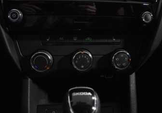 Подержанный автомобиль Skoda Octavia Liftback 2019 года (15 фото)