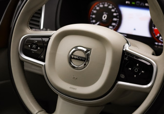Подержанный автомобиль Volvo XC90 2022 года (12 фото)
