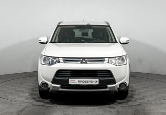 Подержанный автомобиль Mitsubishi Outlander 2014 года (2 фото)