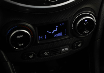 Подержанный автомобиль Hyundai Solaris Sedan 2015 года (15 фото)