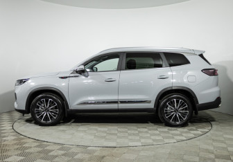 Подержанный автомобиль Chery Tiggo 8 Pro Max 2023 года (8 фото)